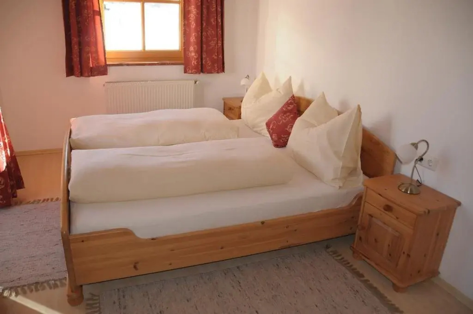 Almchalet Alpenflora