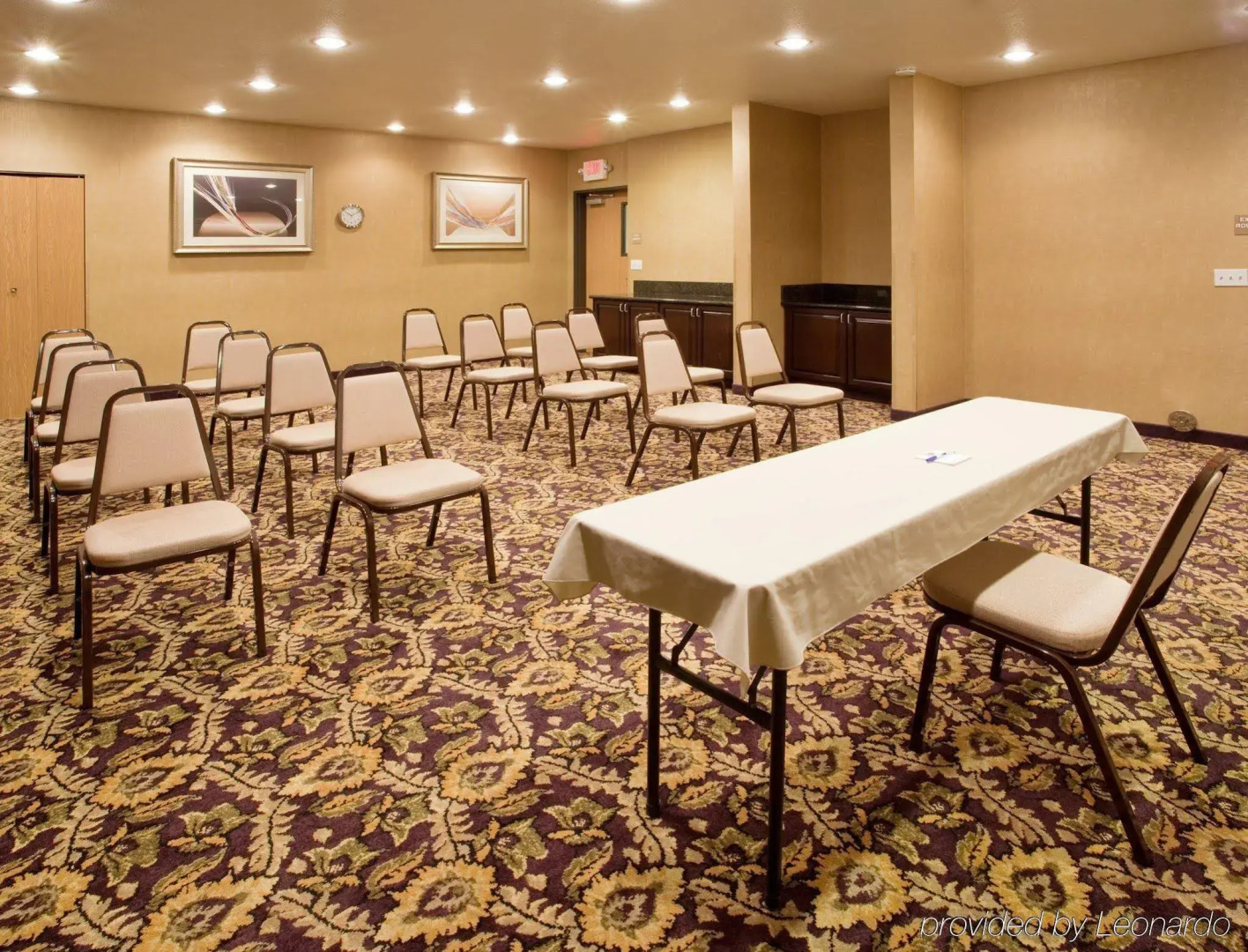 Holiday Inn Express Hotel & Suites Roseville-Galleria Area by IHG