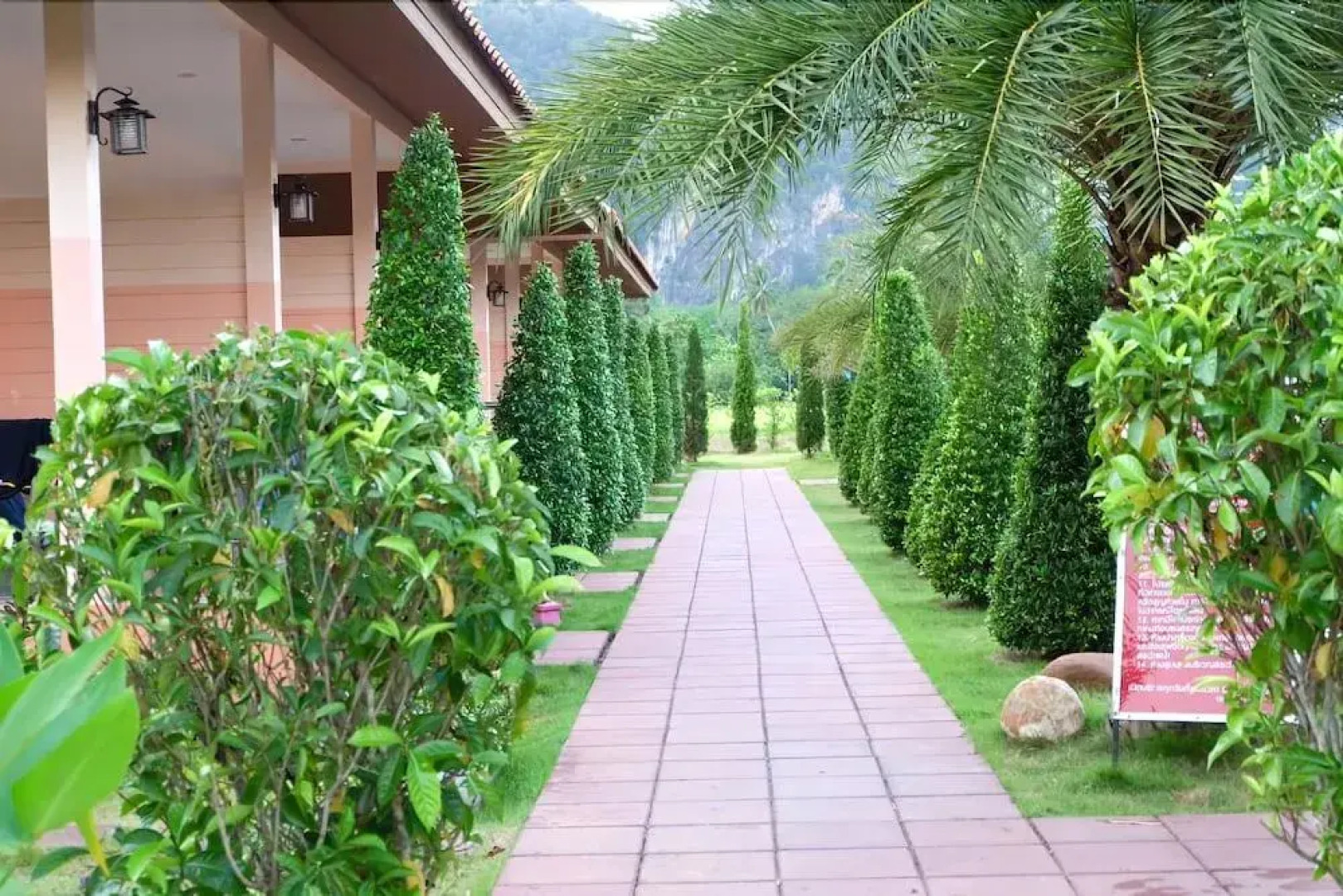 Naris Phuview Resort