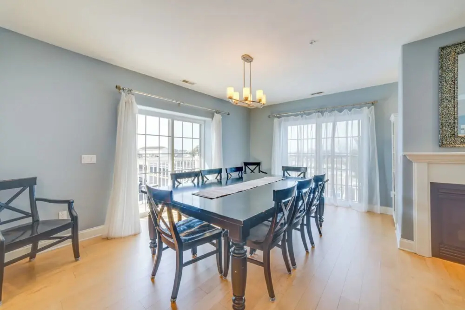 Charming New Buffalo Condo: Walk to Lake Michigan!