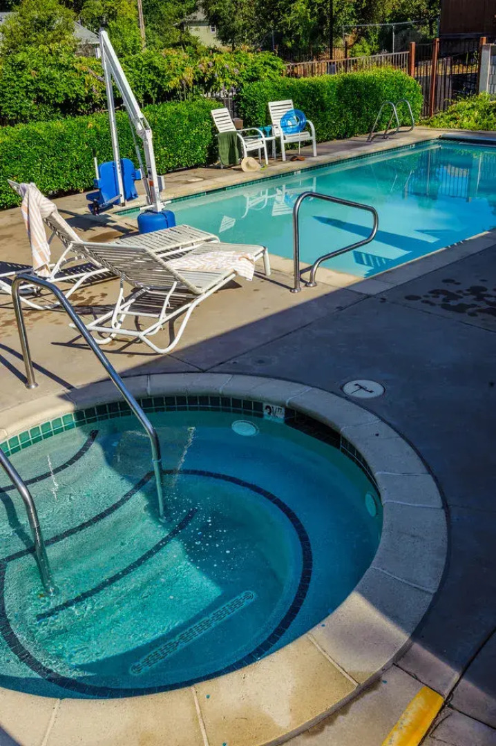 Grass Valley Courtyard Suites