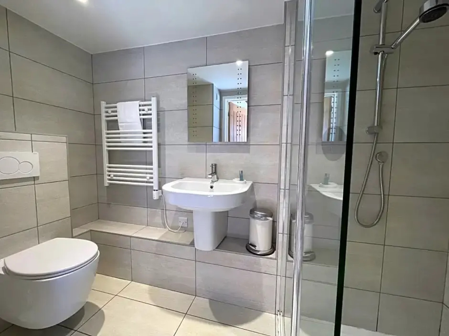 The Queen Matilda Country Inn & Rooms