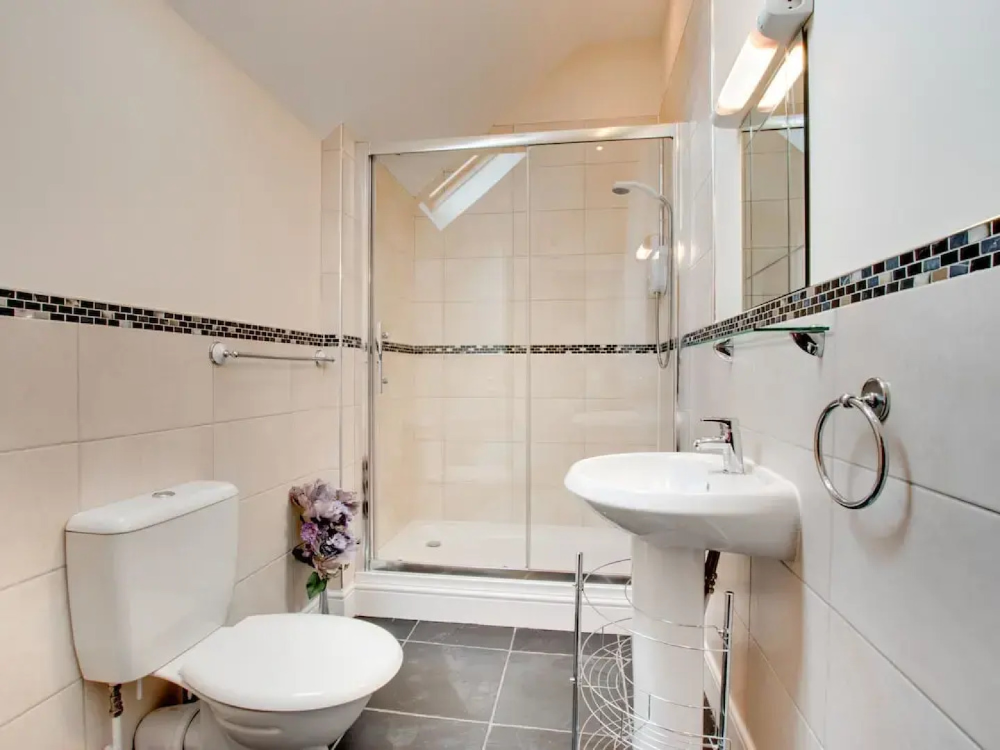 Romantic Cottage near Beach