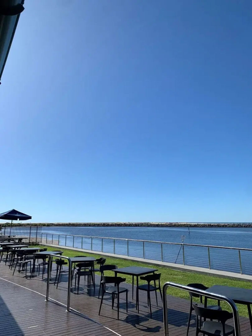 The Happy Pelican Harrington Hotel