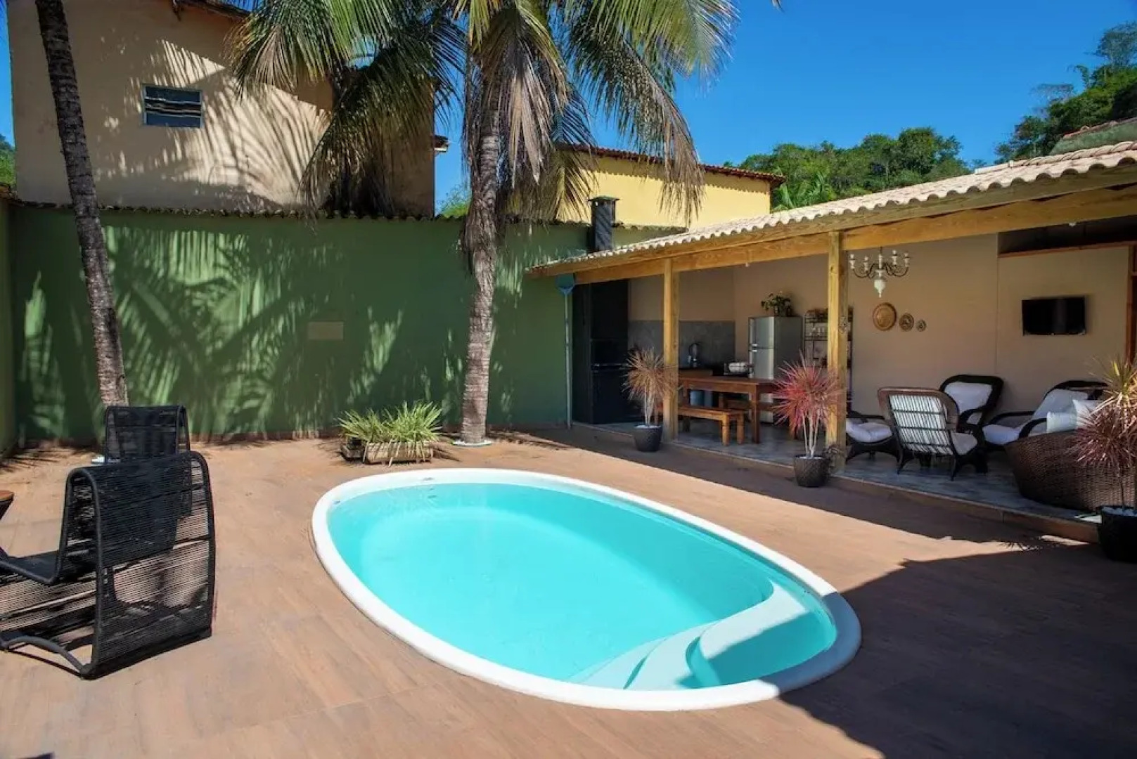 Casa com Piscina e Churrasqueira no Pantanal