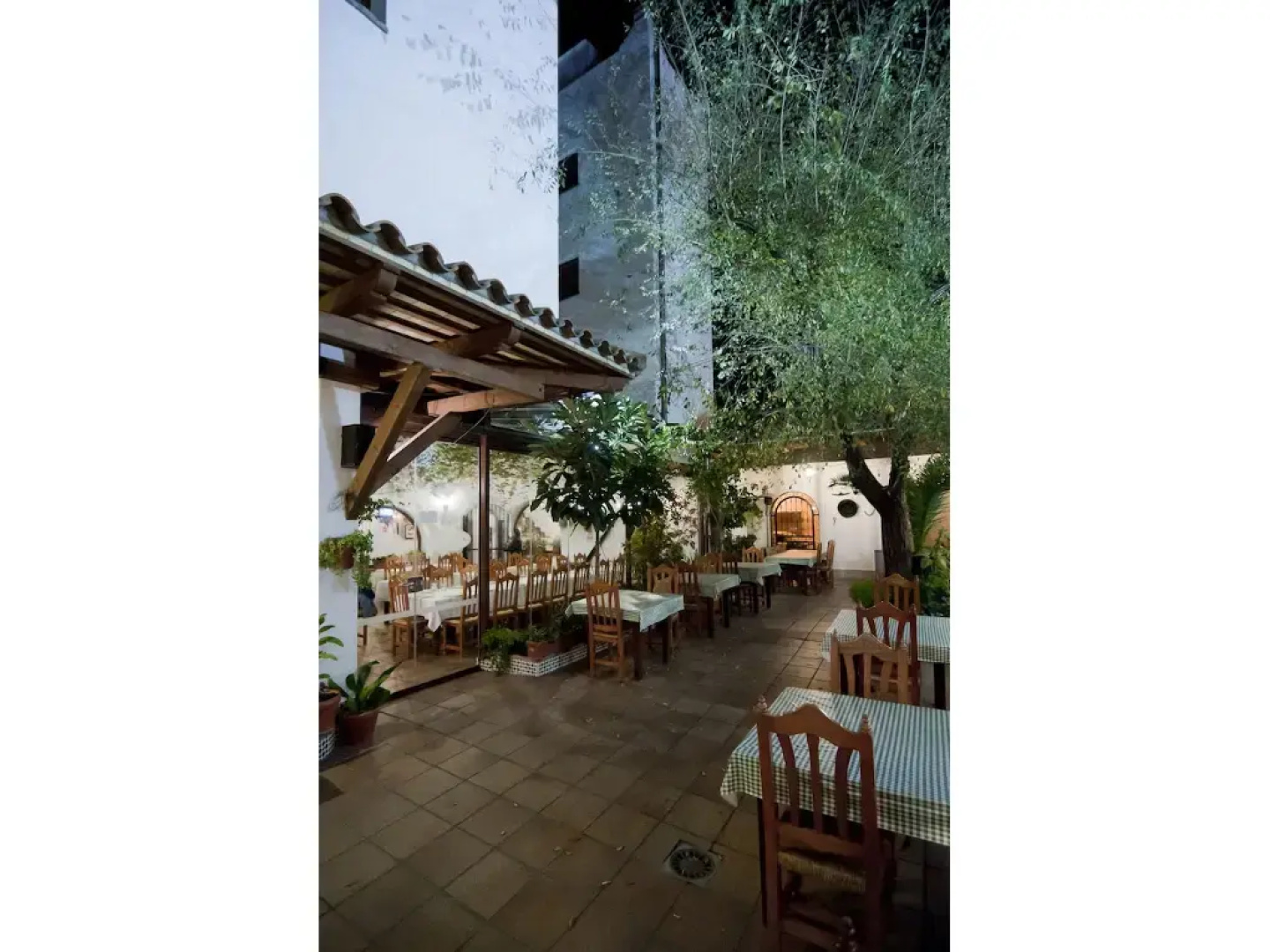 Hotel Restaurante Blanco y Verde