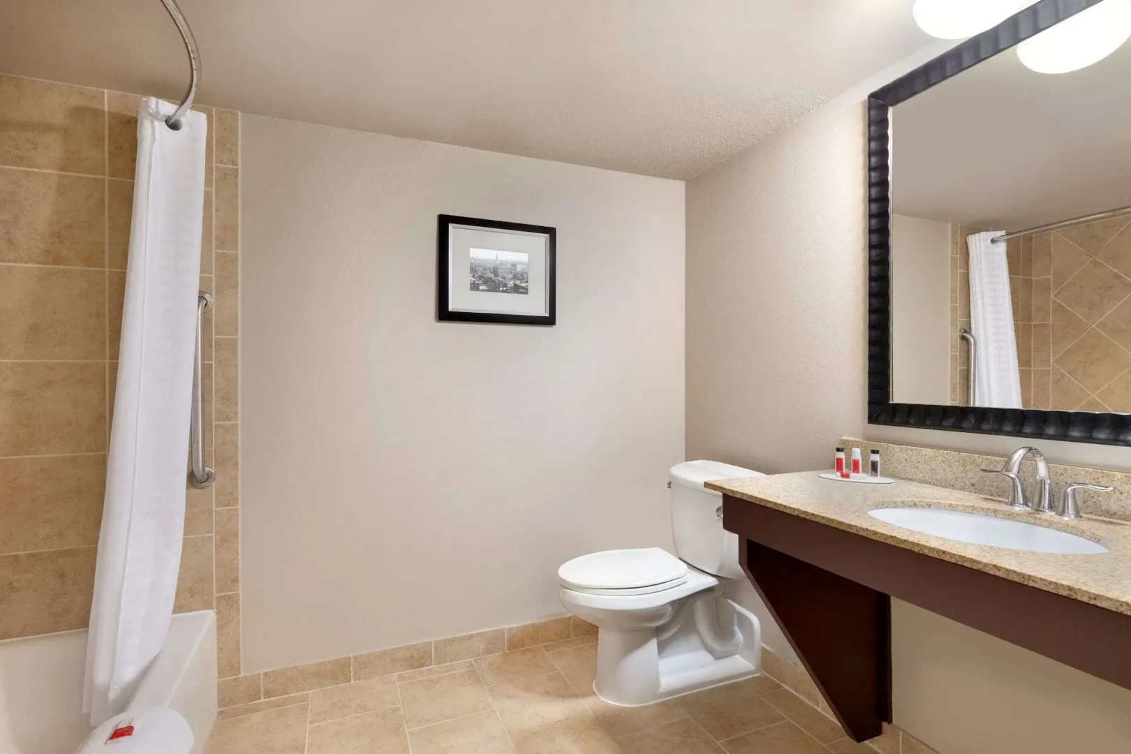Garner Hotel August West by IHG