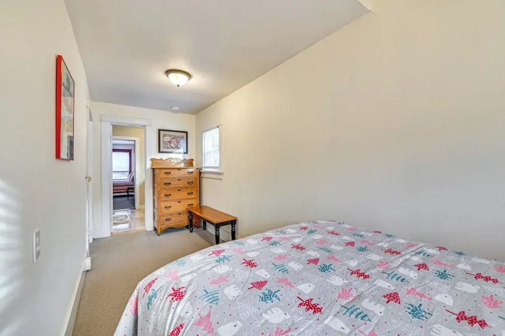 Walk to Town & River: Cozy North Creek Cottage