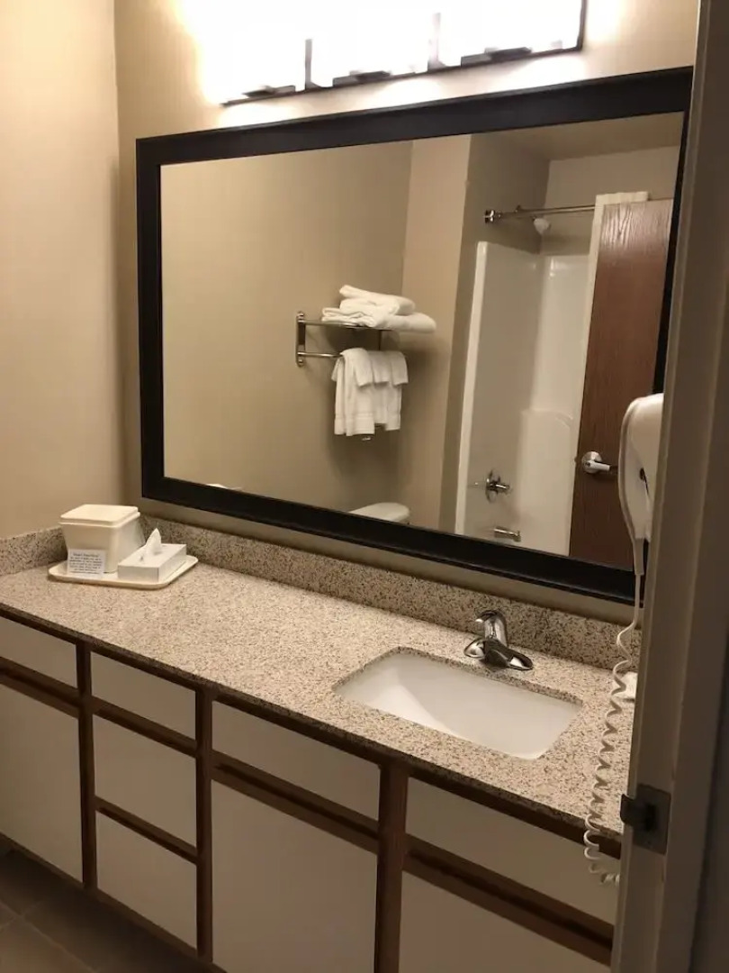 Hawthorn Suites By Wyndham Oak Creek/Milwaukee Airport