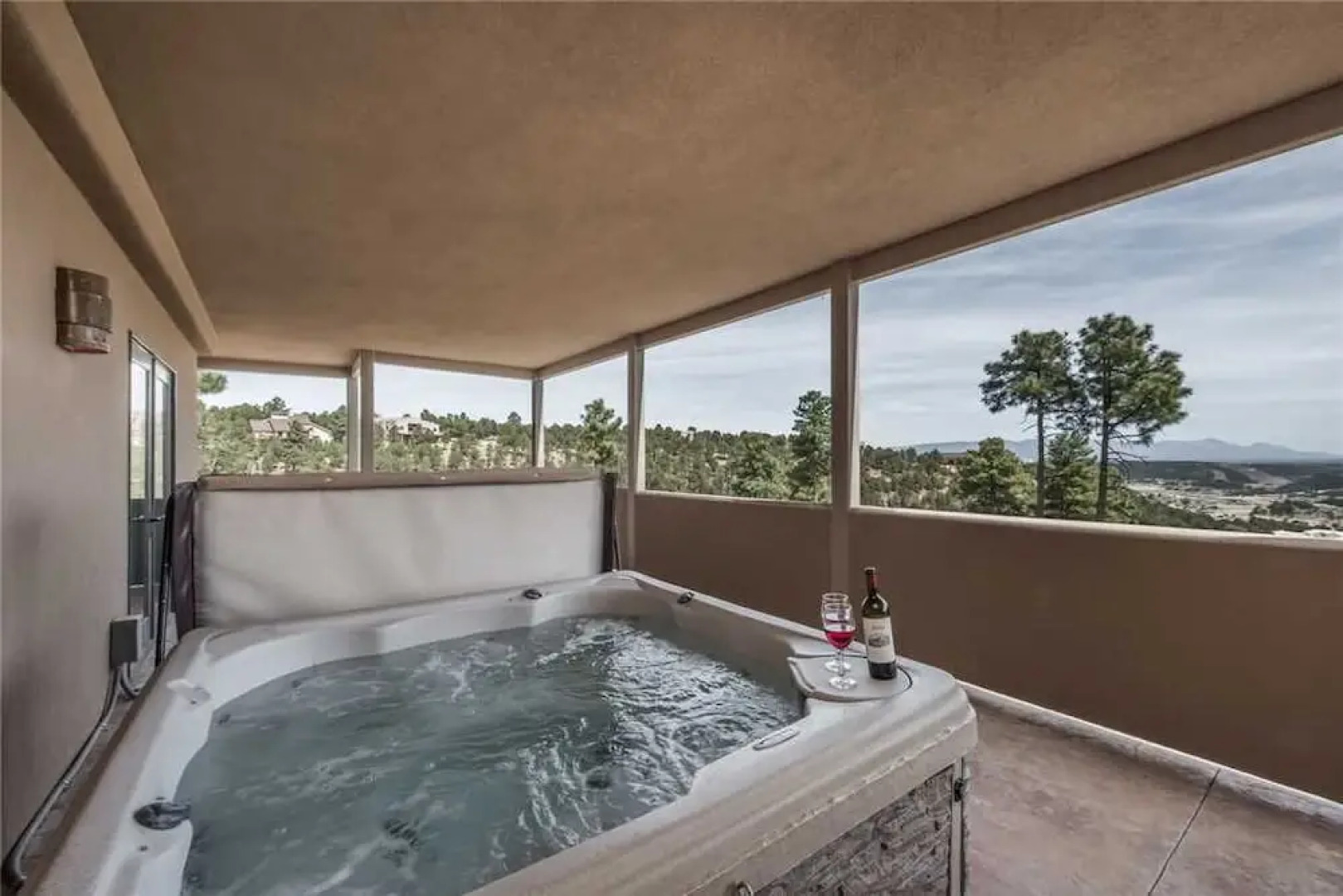 La Punta - Four Bedroom Cabin with Hot Tub