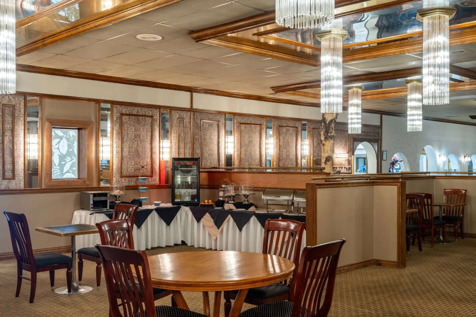 Ramada by Wyndham Thunder Bay Airlane Hotel