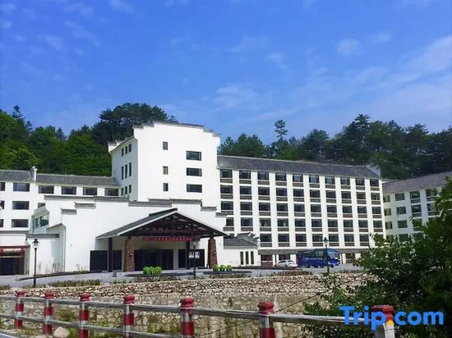 Tiantang Guzhai Holiday Hotel
