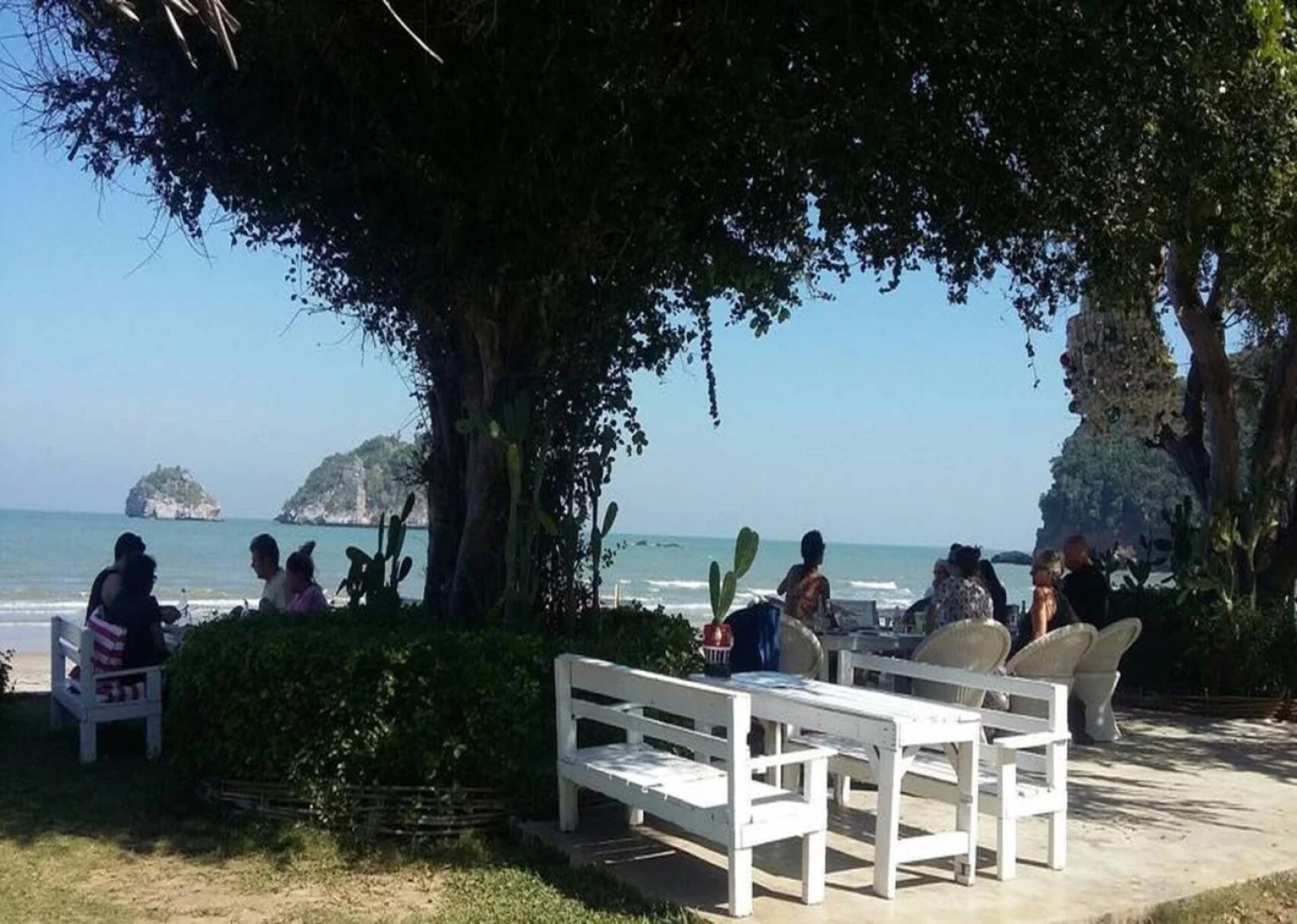 Brassiere Beach Resort