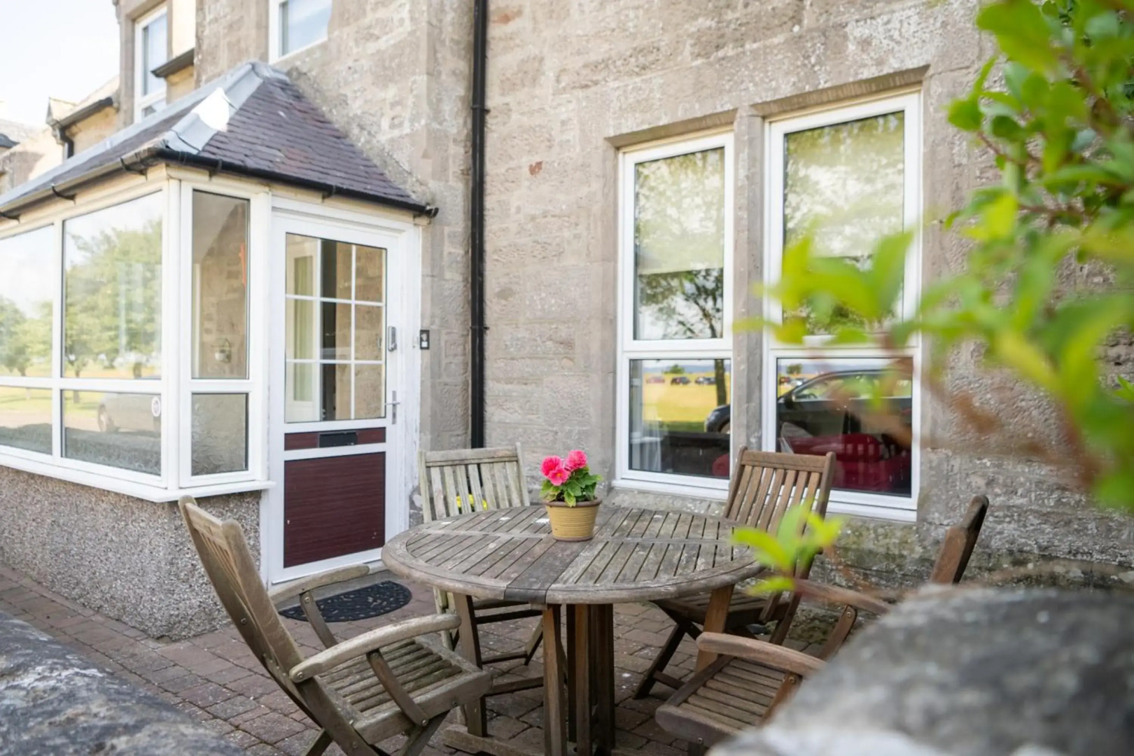 Seaview House - A Traditional Home by the Beach