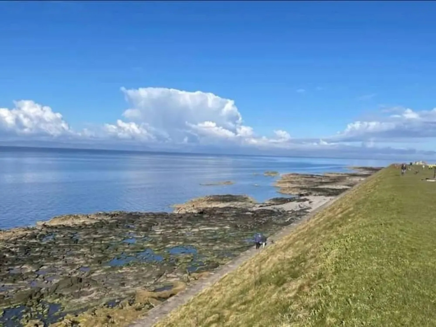 Marina View, Lovely Upper 3 Bedroom Apartment