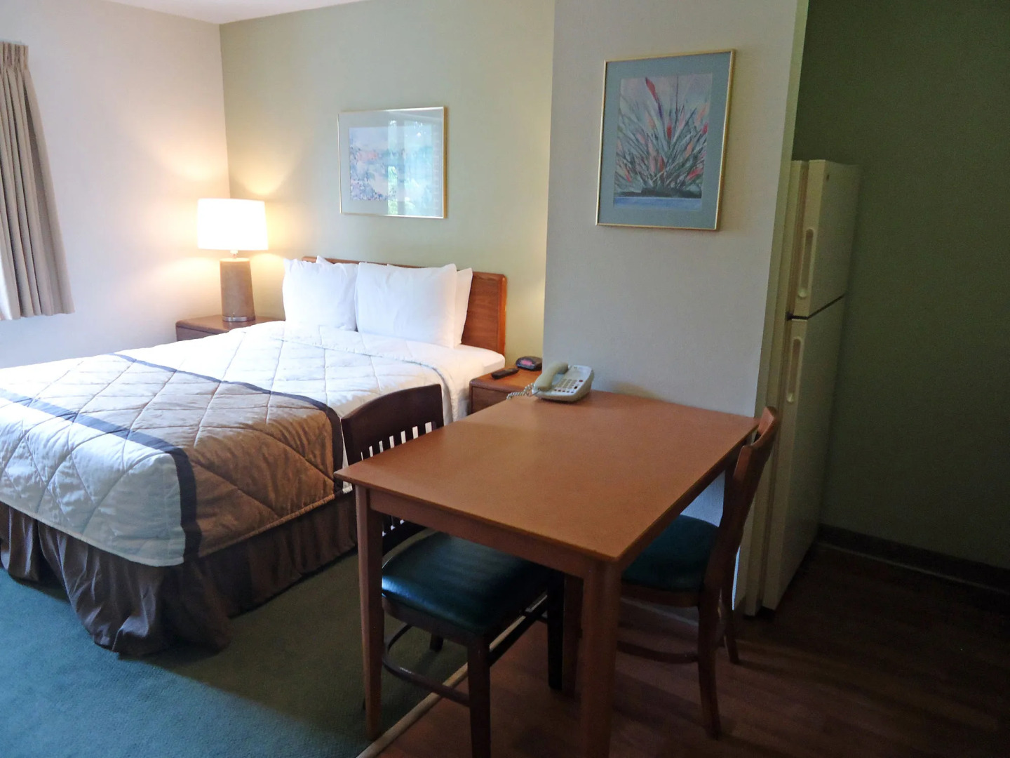 HomeTowne Studios & Suites by Red Roof Greensboro