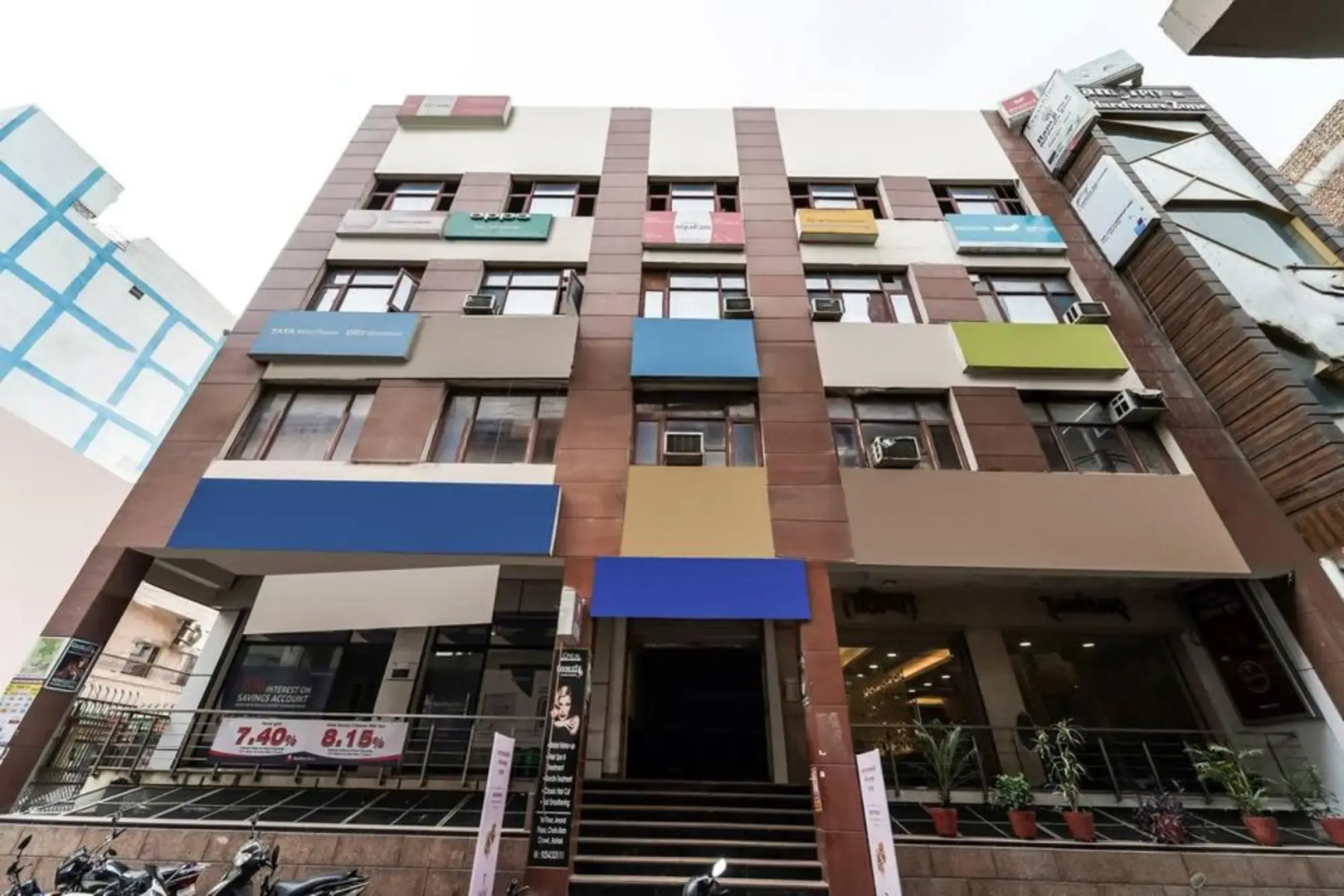 Hotel Landlord by OYO Rooms