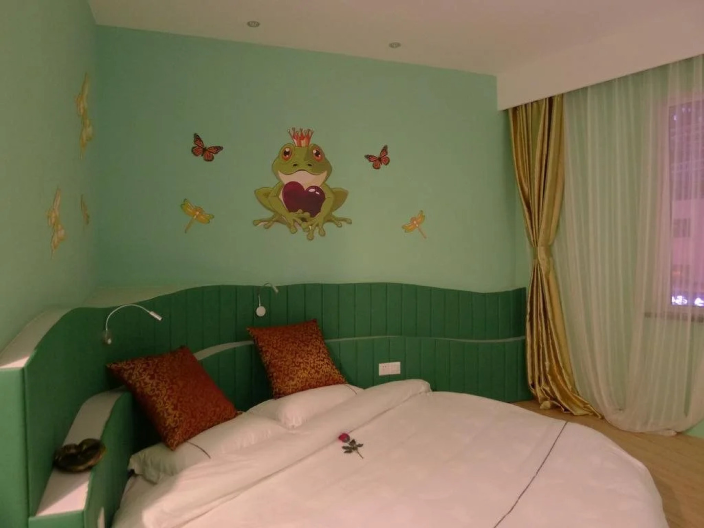 Tai Yuan San Sheng Stone River Couple Hotel