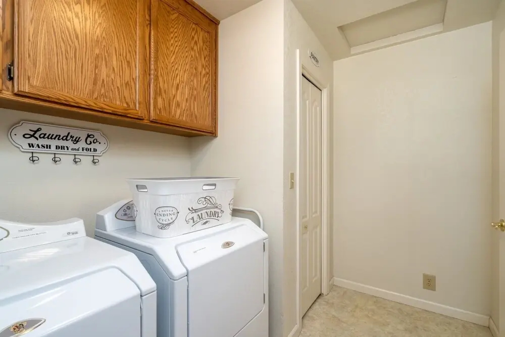 The Gathering Place - 2-Level Home with Game Room by Yosemite Region Resorts