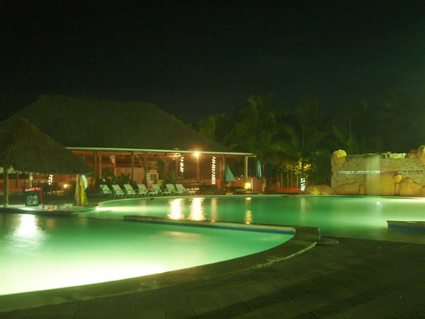 Las Hojas Resort & Beach Club