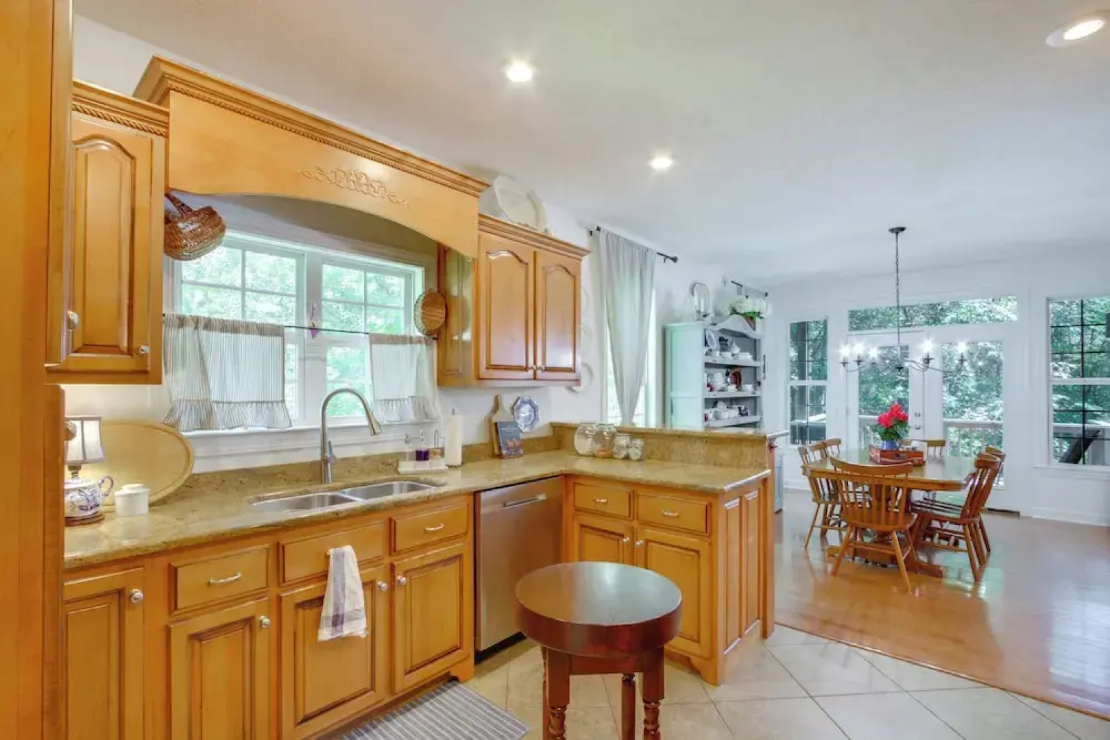 3 Mi to Pickwick Lake: Spacious Family Getaway