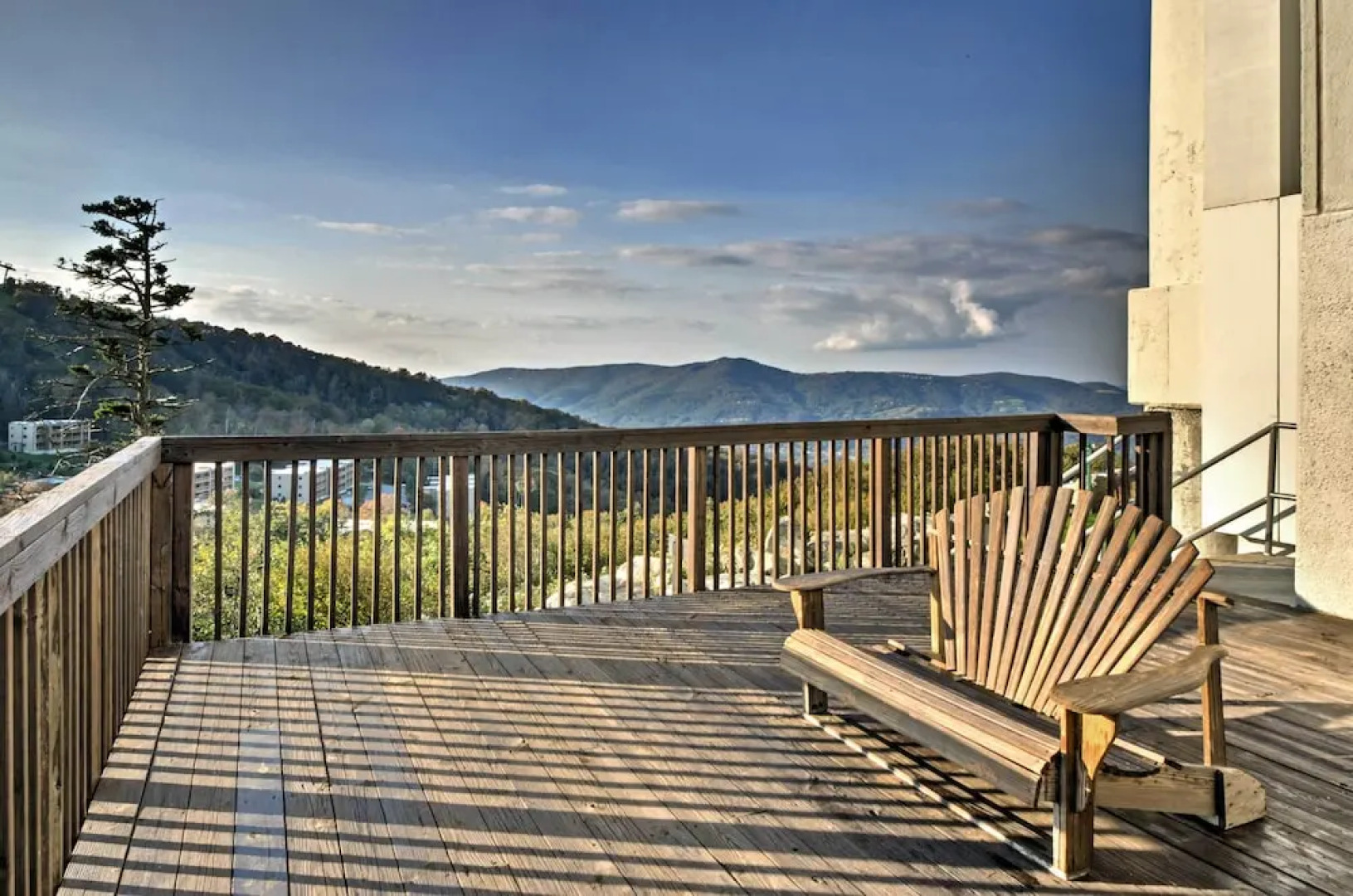 3 Mi to Skiing: Mtn-view Condo in Sugar Top Resort