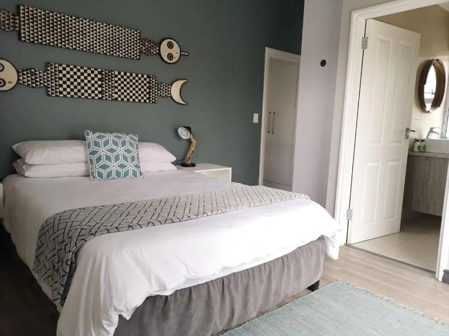 The Waterfront Cottage F12