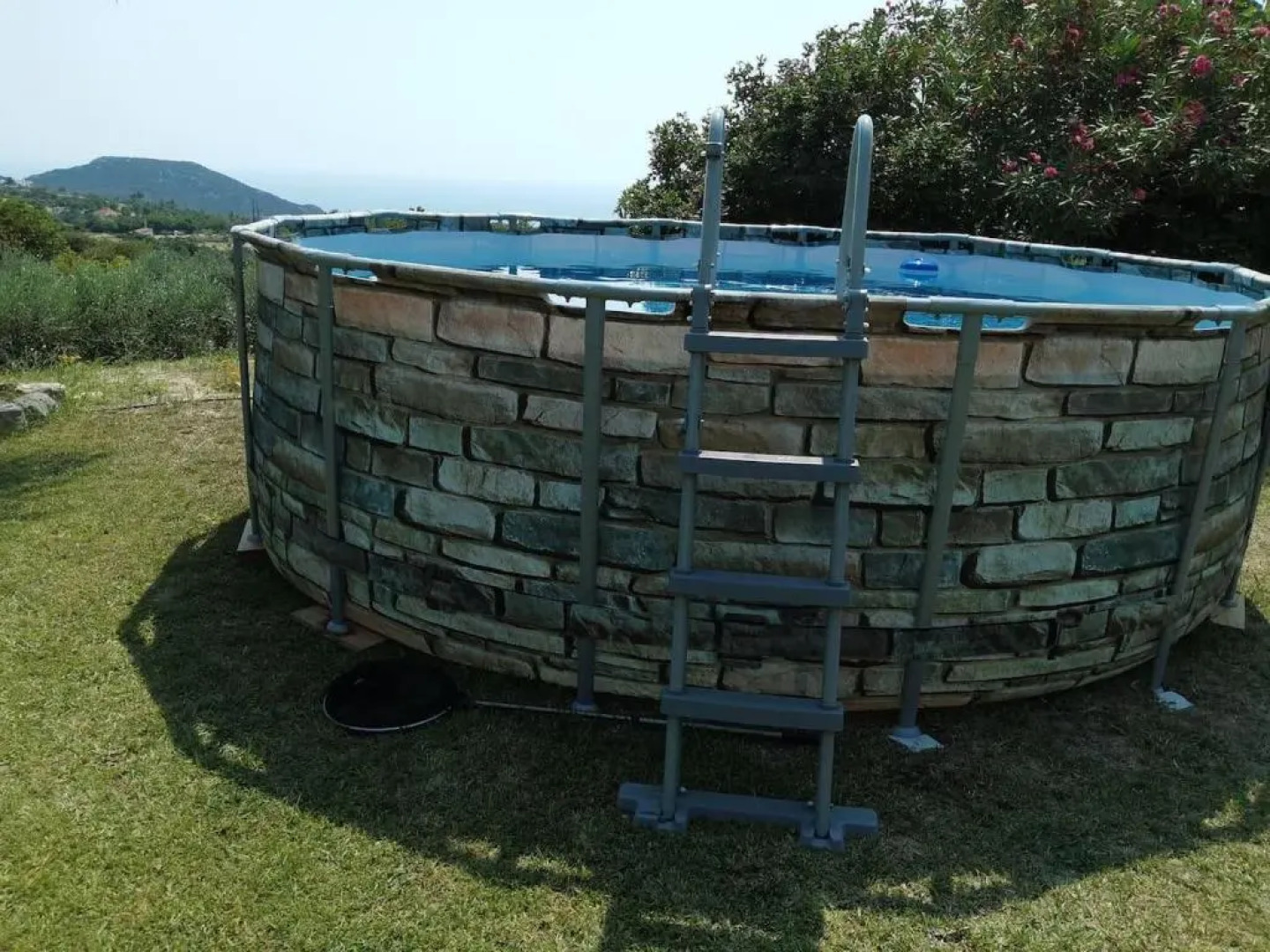 4 Bed Villa - Sleeps 10 - Pets - Pool - Hottub