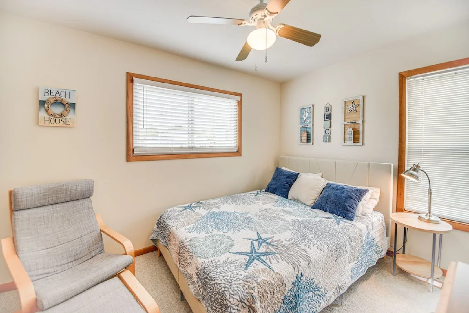 Boat Dock & Kayak: OBX Getaway on the Harbour