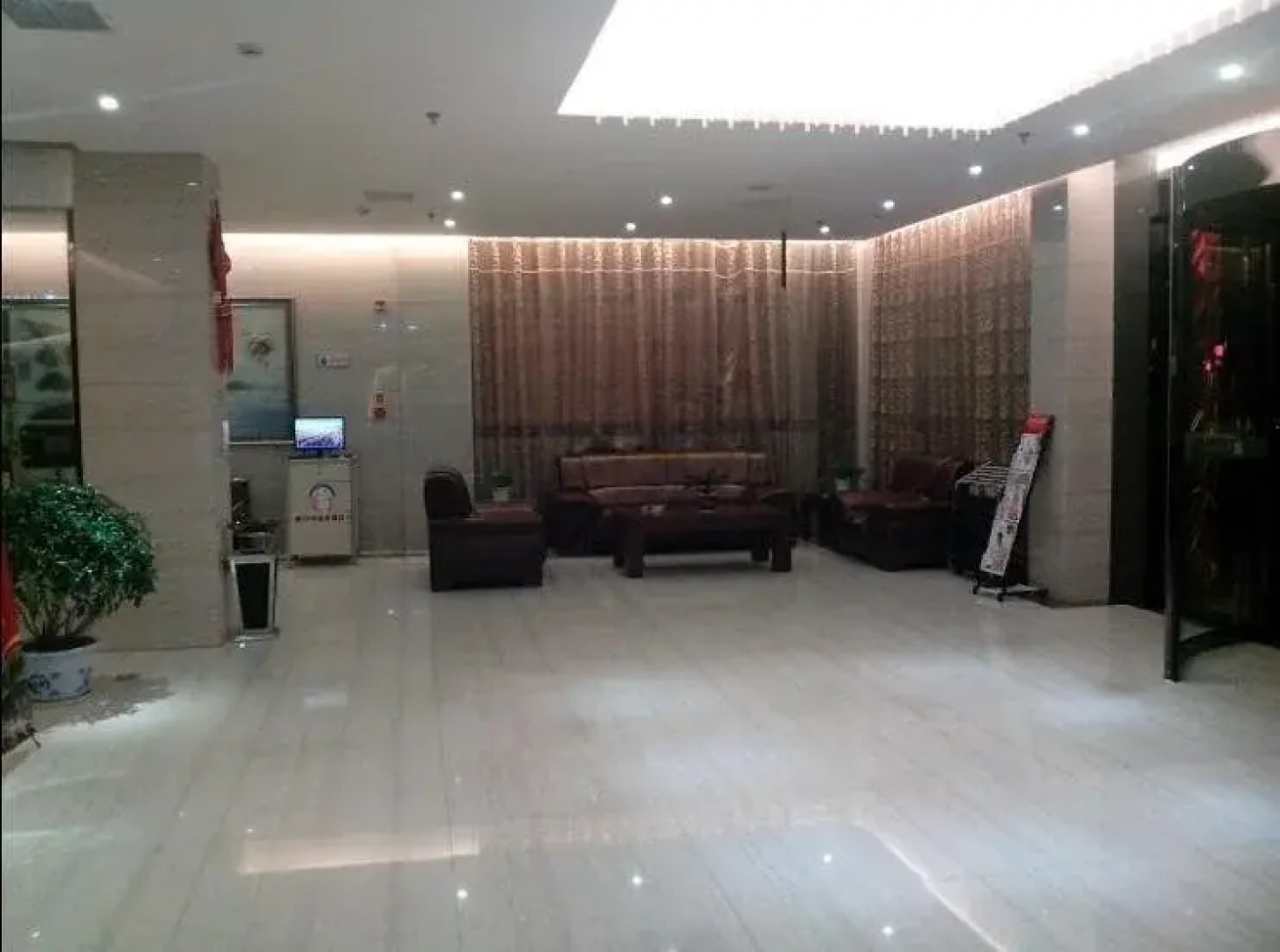 Yijing Holiday Hotel