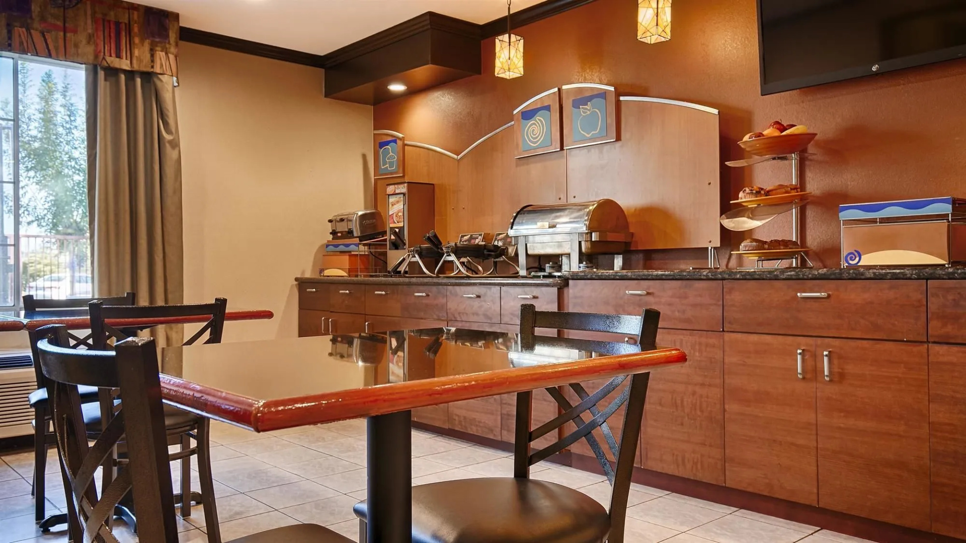 Best Western Plus Twin View Inn & Suites