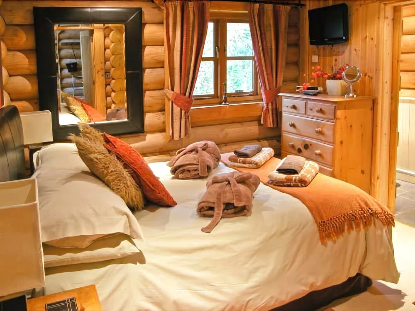 Cedar Log Cabin, Brynallt Country Park