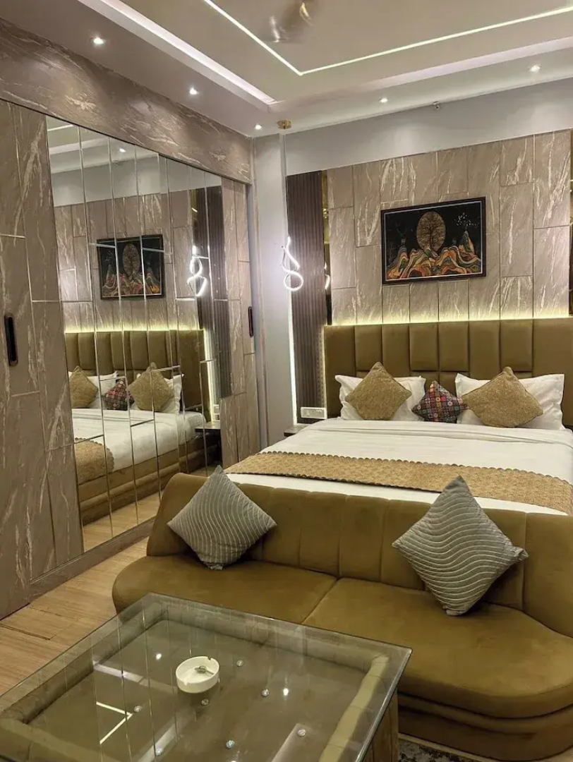 The Origin Suites opp Hyatt Regency