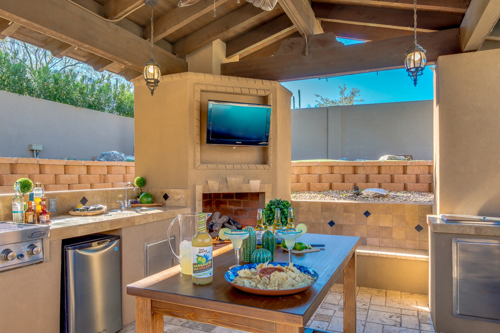 Your Oasis-Private Estate Resort 6Bdrm/5.5 Bath/Pool Misters