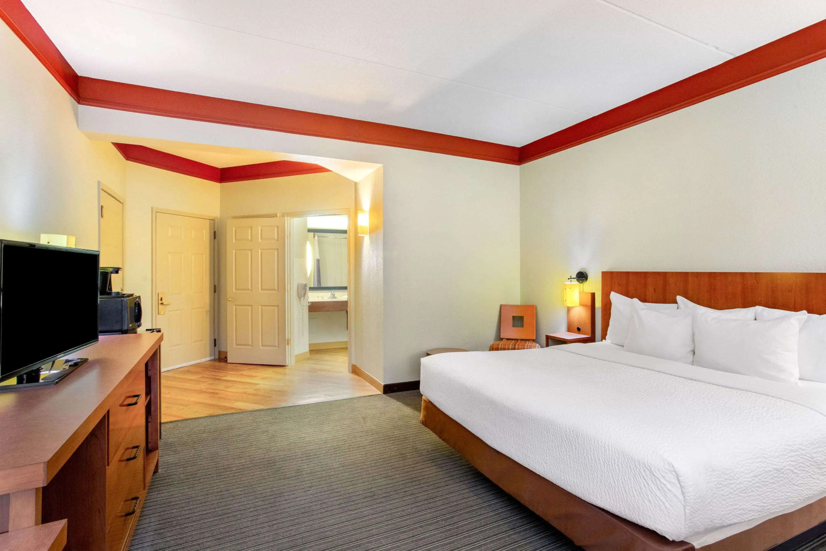 La Quinta Inn & Suites by Wyndham Raleigh Crabtree