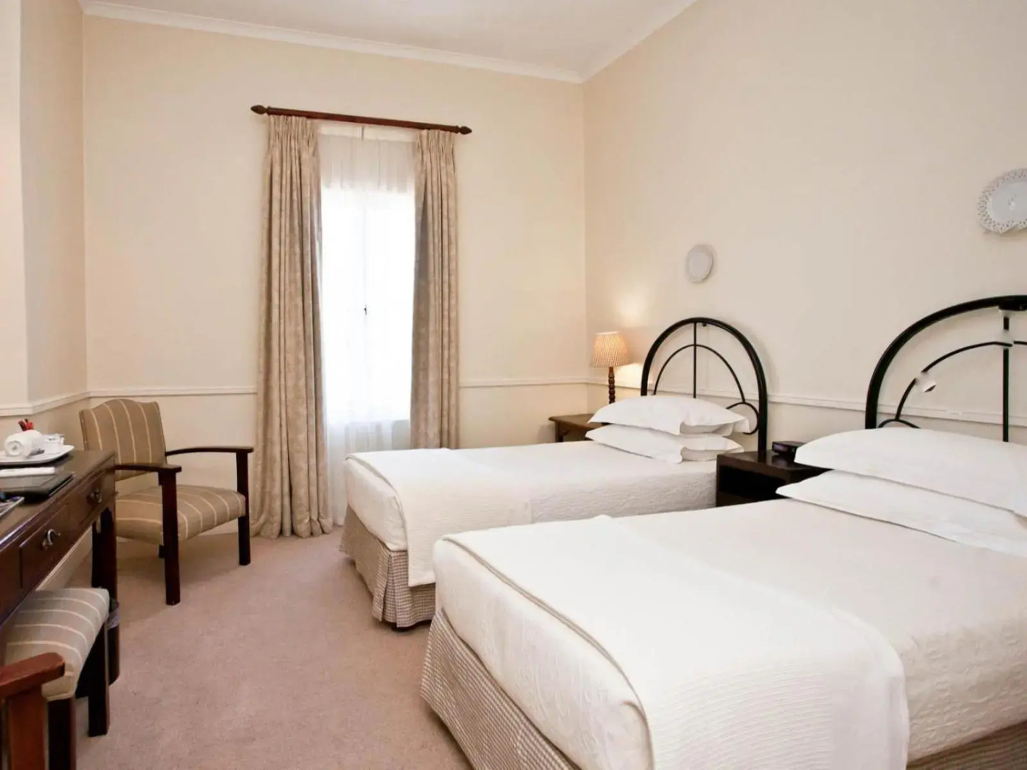 Queen’s Hotel by BON Hotels