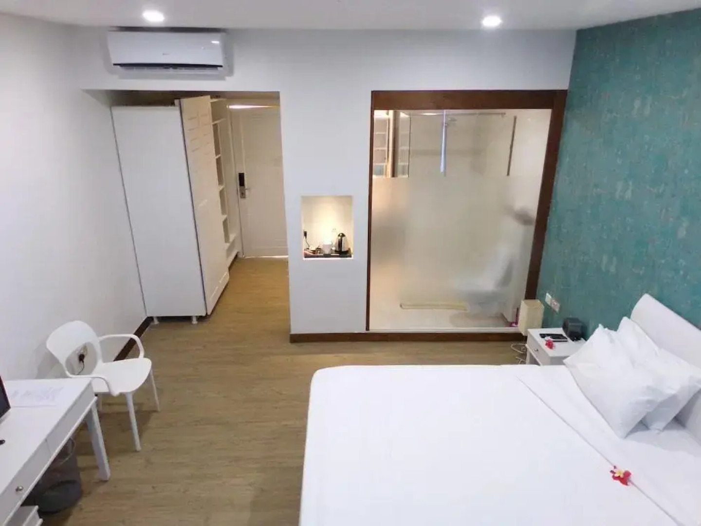 Cristal Itsandra Beach Hotel