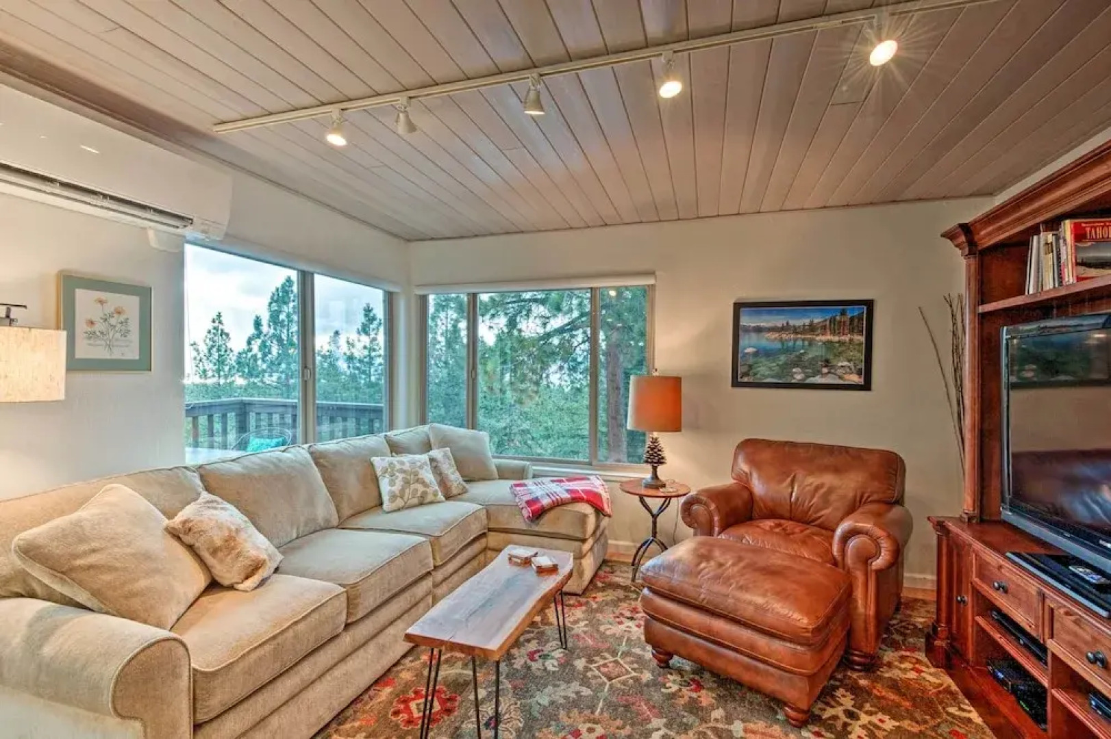 2 Mi to Heavenly Mountain: Tahoe Retreat w/ Views