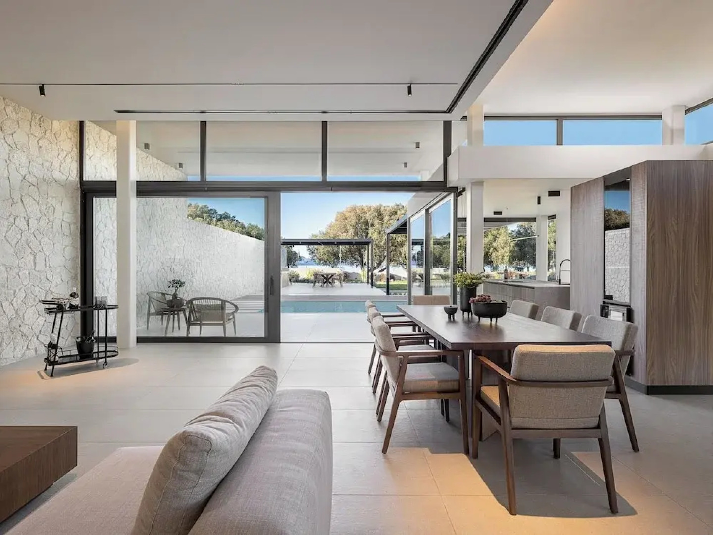 Pnoe Sea Front Experience