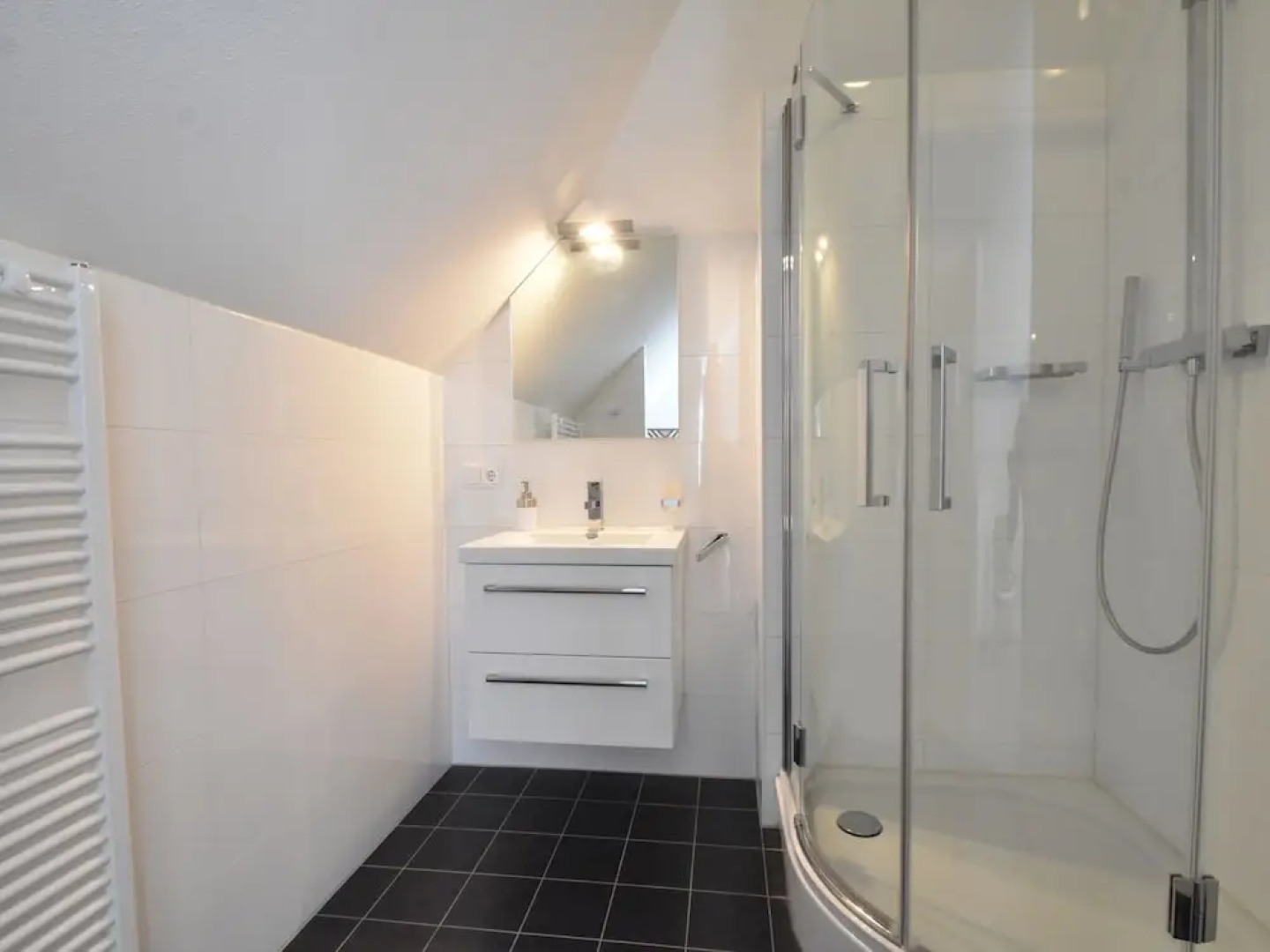 Modern 6-person Villa in a Quiet Spot in the Middle of Nature