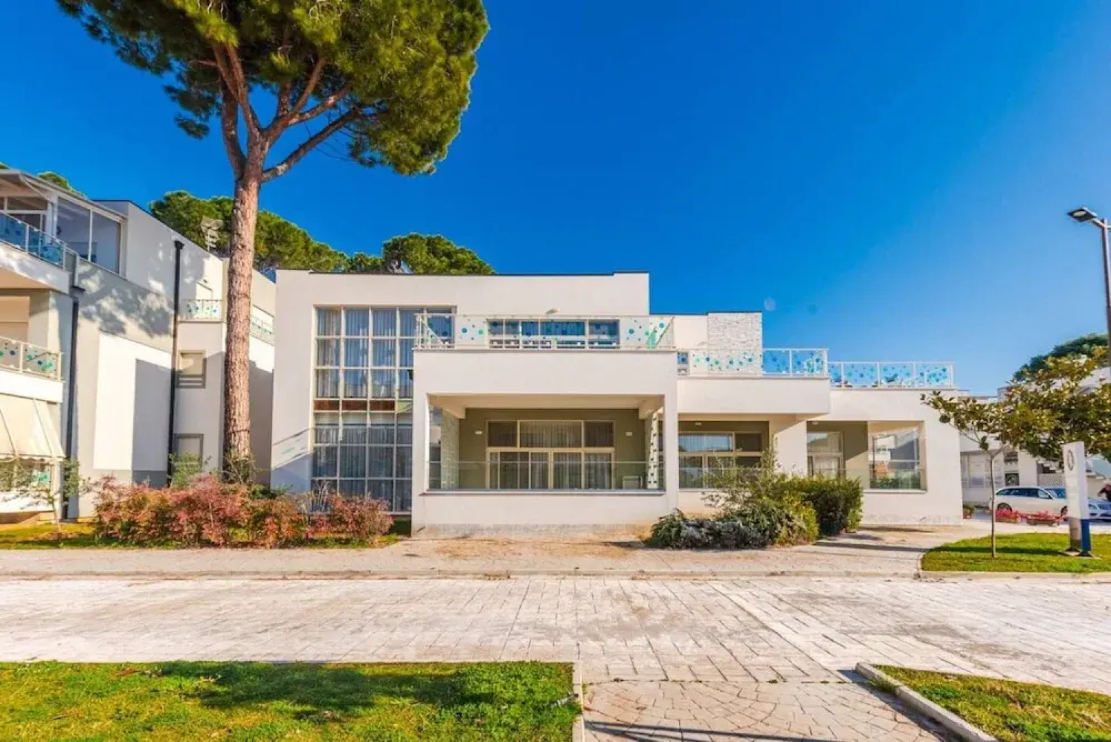 Spacious Apartment by the Beach - Tulipani