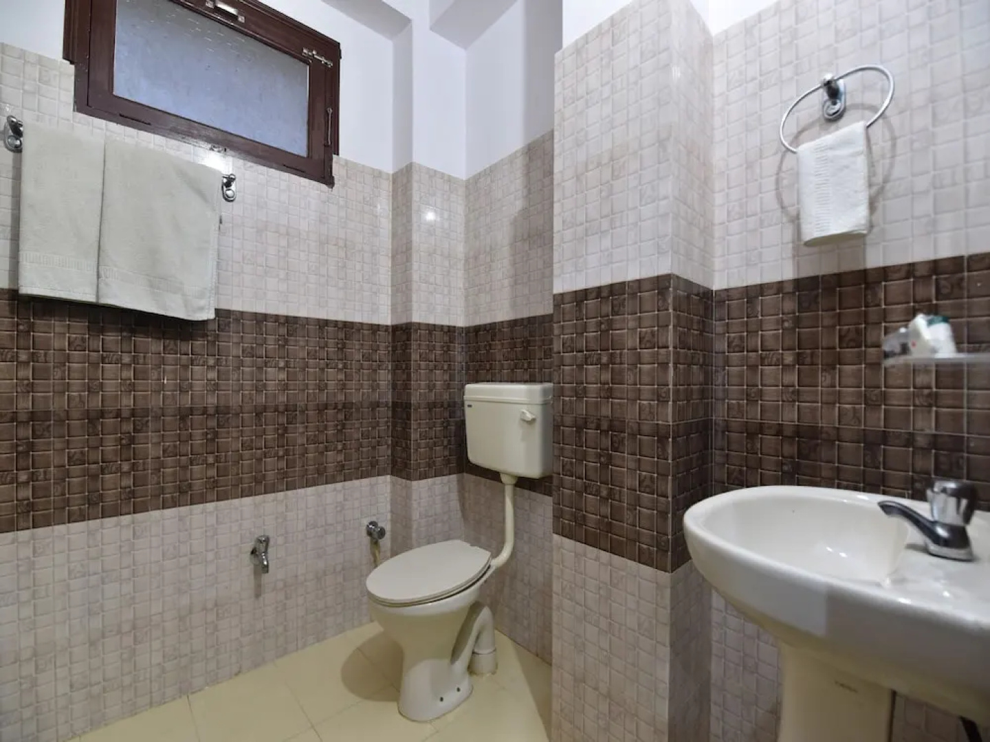Oyo 28027 Hotel Dhruv