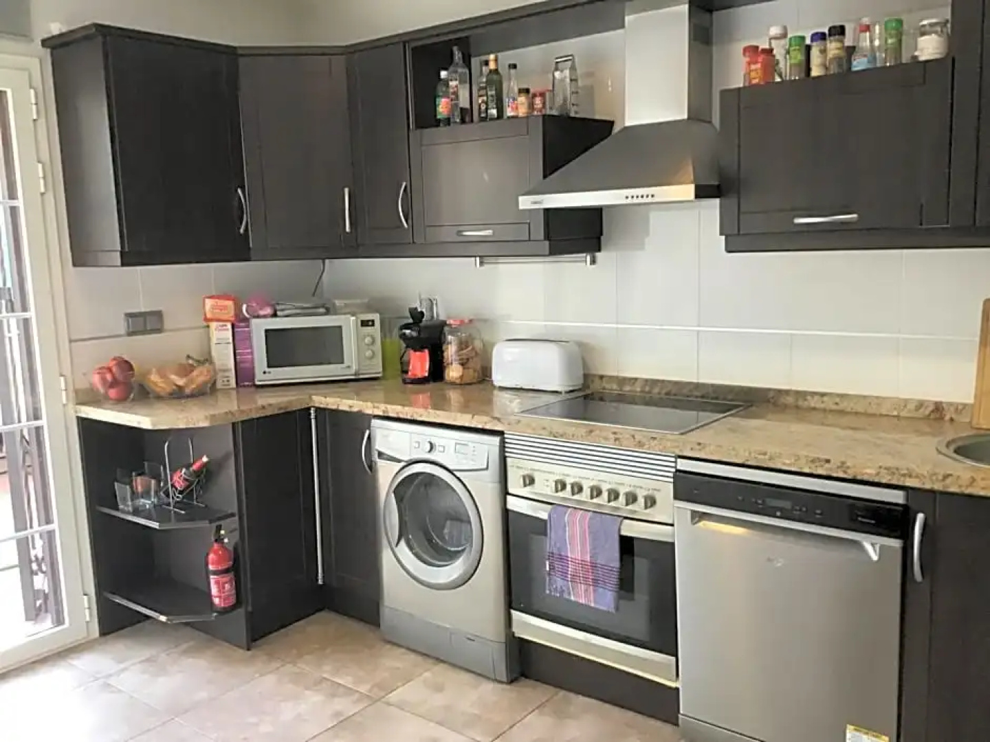 Double Room with Shared Bathroom and Shared Communal Areas R4