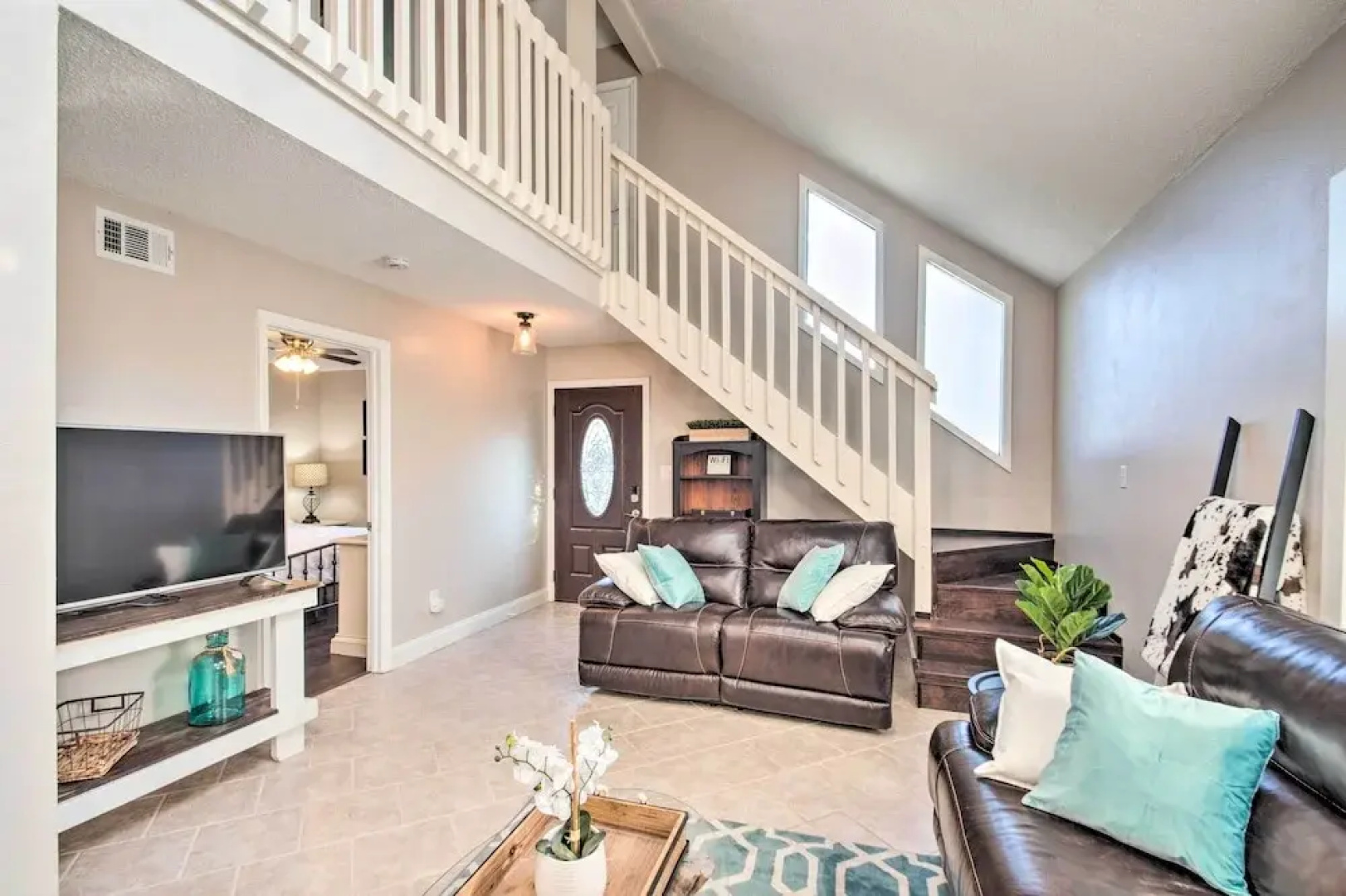 Pet-friendly A-frame Retreat Near Dtwn + Beaches!