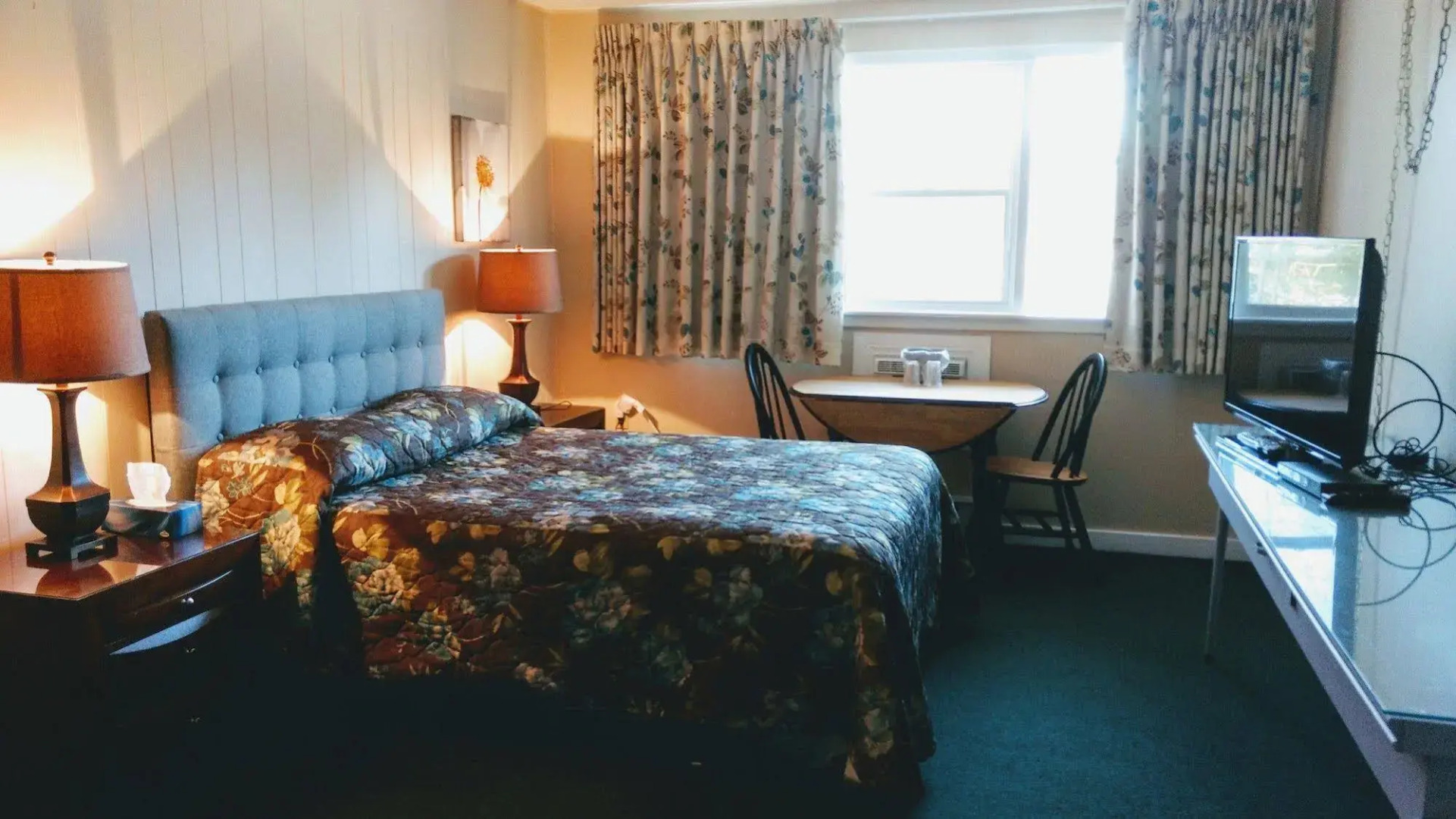 Skyline Motel & Campus Inn