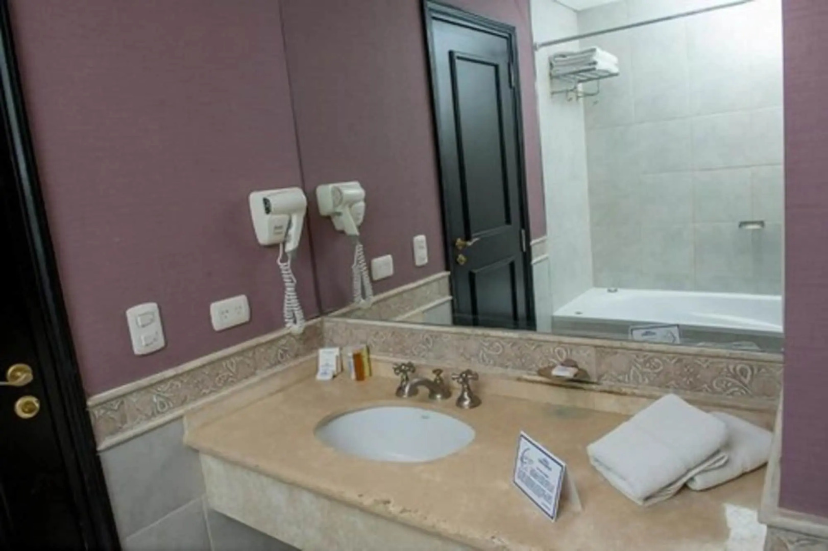 Howard Johnson by Wyndham Resort Pilar