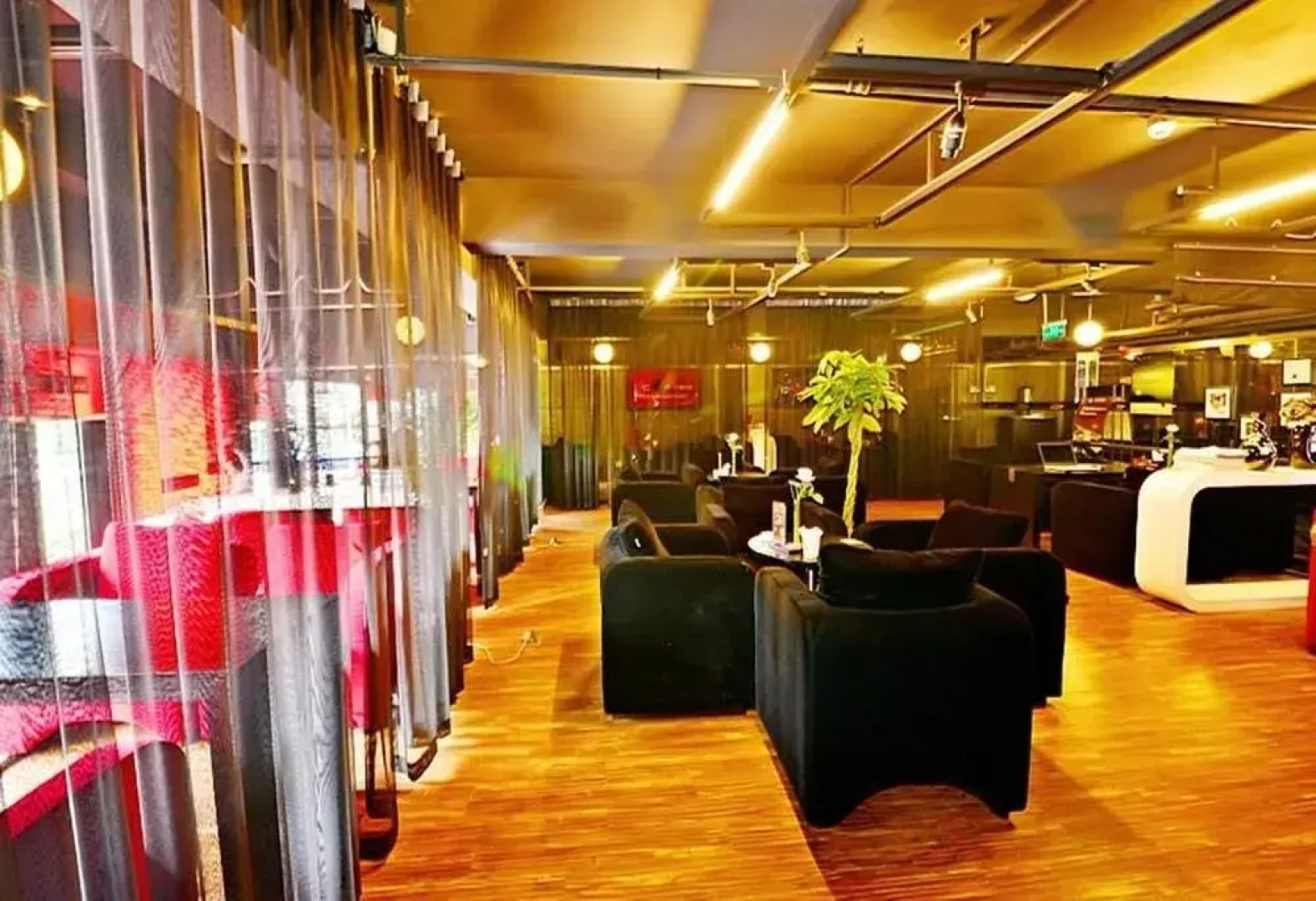 Leshan Celebrity Hotel