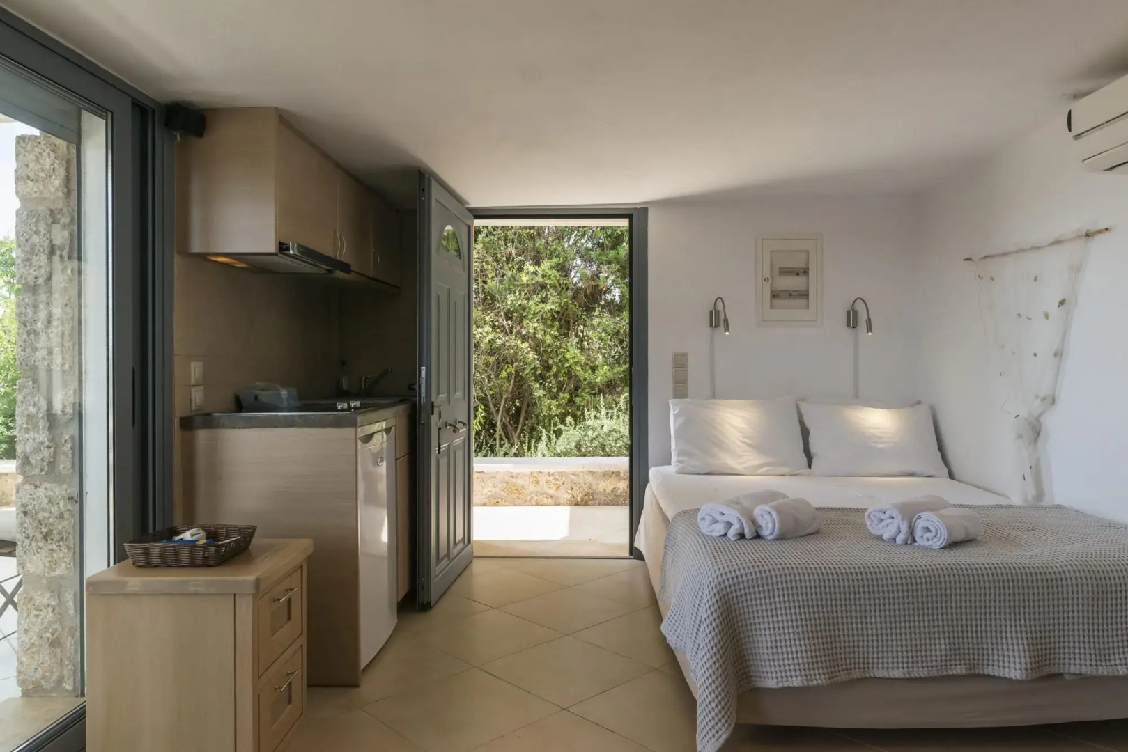 Porto Cheli Studio - Poolside Lux Getaway