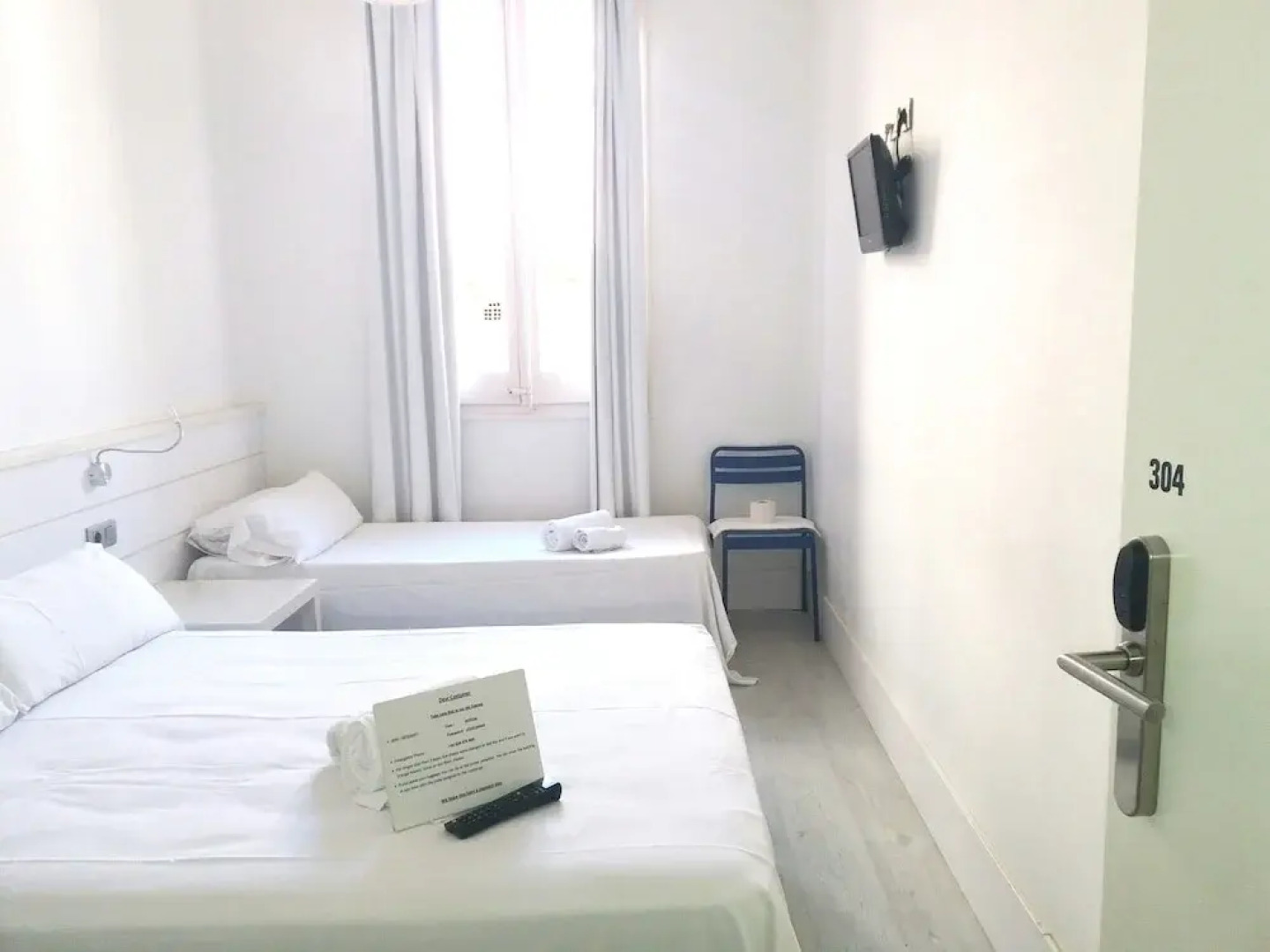 Hostal Express by gaiarooms