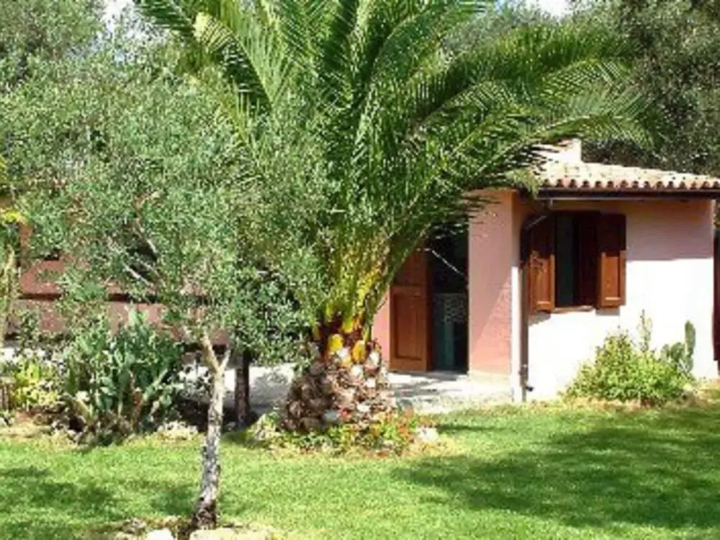 Secluded Holiday Home in Matino With Swimming Pool